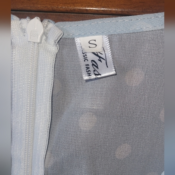 Classic Fashion Pastel Blue and White Polka Dot Long Sleeve Romper Size Small. - Picture 4 of 8